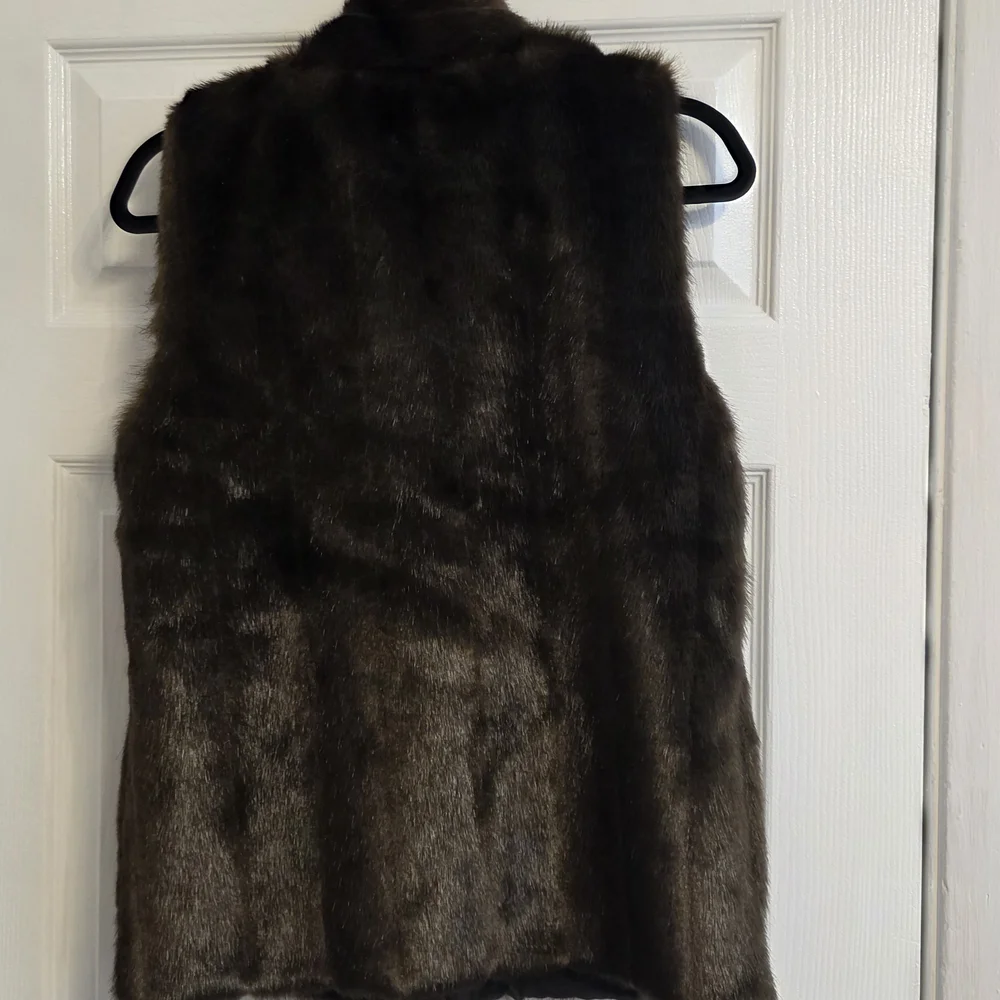Jones New York Faux Fur Vest in Brown and Black - Picture 2 of 6